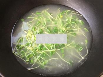 皮蛋火腿豆苗汤怎么做，皮蛋火腿豆苗汤怎么做好吃，皮蛋火腿豆苗汤做法