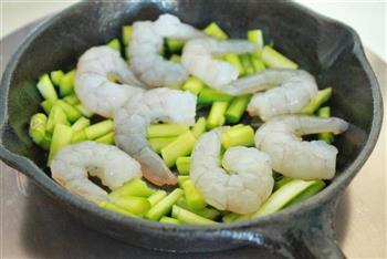 芦笋虾仁蛋饼怎么做，芦笋虾仁蛋饼怎么做好吃，芦笋虾仁蛋饼做法