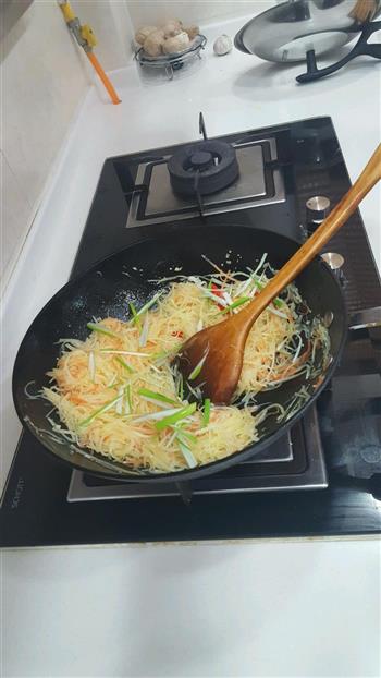 素炒土豆丝怎么做，素炒土豆丝怎么做好吃，素炒土豆丝做法