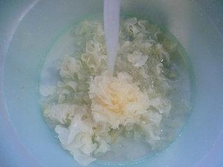 葡萄干哈密瓜银耳怎么做，葡萄干哈密瓜银耳怎么做好吃，葡萄干哈密瓜银耳做法