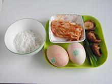 韩国泡菜鸡蛋饼怎么做，韩国泡菜鸡蛋饼怎么做好吃，韩国泡菜鸡蛋饼做法