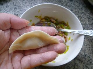 黄花菜猪肉馅锅贴怎么做，黄花菜猪肉馅锅贴怎么做好吃，黄花菜猪肉馅锅贴做法