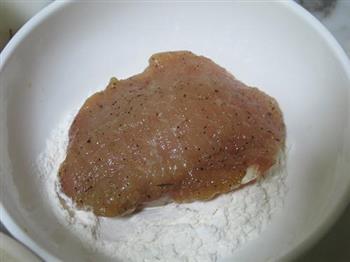 黑椒炸猪排怎么做，黑椒炸猪排怎么做好吃，黑椒炸猪排做法