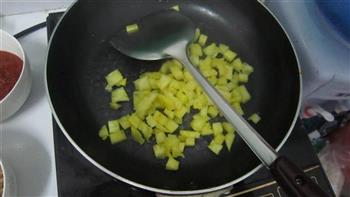 菠萝火腿披萨怎么做，菠萝火腿披萨怎么做好吃，菠萝火腿披萨做法