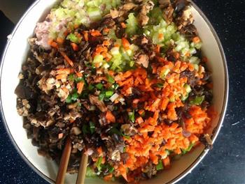 芹菜香菇猪肉饺怎么做，芹菜香菇猪肉饺怎么做好吃，芹菜香菇猪肉饺做法