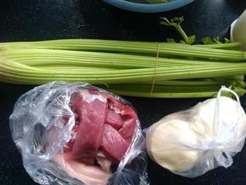 芹菜香菇猪肉饺怎么做，芹菜香菇猪肉饺怎么做好吃，芹菜香菇猪肉饺做法