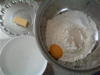 虾仁火腿披萨怎么做，虾仁火腿披萨怎么做好吃，虾仁火腿披萨做法