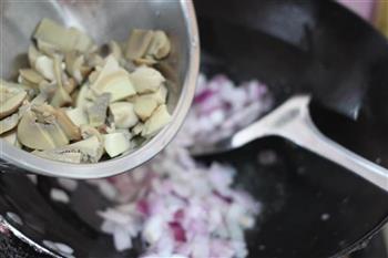 茄汁虾仁蘑菇意面怎么做，茄汁虾仁蘑菇意面怎么做好吃，茄汁虾仁蘑菇意面做法