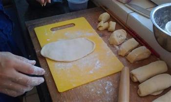 红豆烙饼怎么做，红豆烙饼怎么做好吃，红豆烙饼做法
