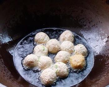 油炸豆腐丸子怎么做，油炸豆腐丸子怎么做好吃，油炸豆腐丸子做法