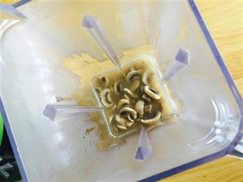 蘑菇浓汤怎么做，蘑菇浓汤怎么做好吃，蘑菇浓汤做法