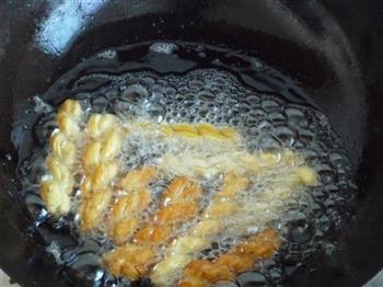香酥大麻花怎么做，香酥大麻花怎么做好吃，香酥大麻花做法