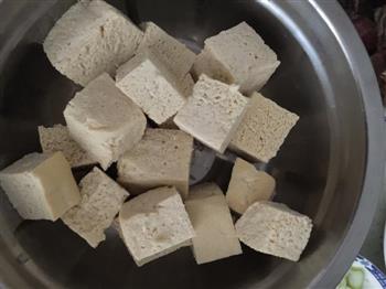 鳕鱼炖冻豆腐怎么做，鳕鱼炖冻豆腐怎么做好吃，鳕鱼炖冻豆腐做法