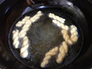 橙香小麻花怎么做，橙香小麻花怎么做好吃，橙香小麻花做法