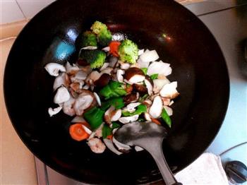 虾仁鸡蛋炒杂蔬怎么做，虾仁鸡蛋炒杂蔬怎么做好吃，虾仁鸡蛋炒杂蔬做法