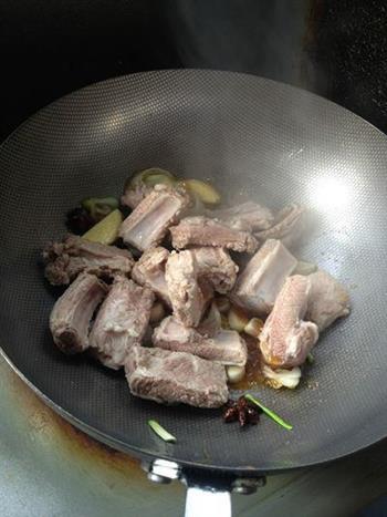 冰糖烧排骨怎么做，冰糖烧排骨怎么做好吃，冰糖烧排骨做法