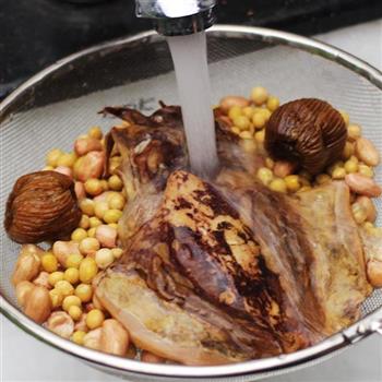 墨鱼花生黄豆汤怎么做，墨鱼花生黄豆汤怎么做好吃，墨鱼花生黄豆汤做法