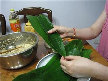 酱肉粽子怎么做，酱肉粽子怎么做好吃，酱肉粽子做法