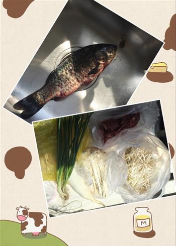 梅菜扣肉酱烧鲫鱼怎么做，梅菜扣肉酱烧鲫鱼怎么做好吃，梅菜扣肉酱烧鲫鱼做法