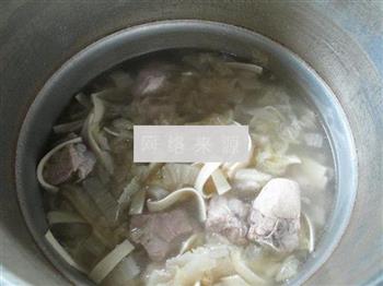 千张酸菜排骨汤怎么做，千张酸菜排骨汤怎么做好吃，千张酸菜排骨汤做法