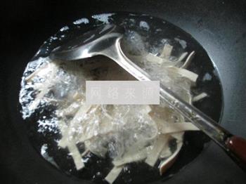 千张酸菜排骨汤怎么做，千张酸菜排骨汤怎么做好吃，千张酸菜排骨汤做法