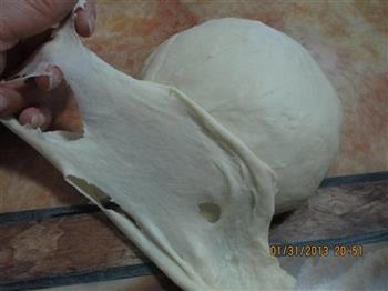 香肠肉松披萨怎么做，香肠肉松披萨怎么做好吃，香肠肉松披萨做法