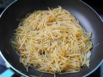 土豆丝烤鸡蛋怎么做，土豆丝烤鸡蛋怎么做好吃，土豆丝烤鸡蛋做法