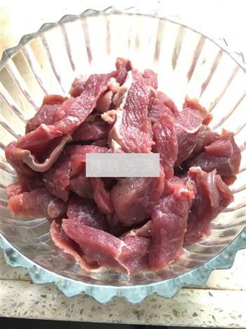 金针菇牛肉汤怎么做，金针菇牛肉汤怎么做好吃，金针菇牛肉汤做法