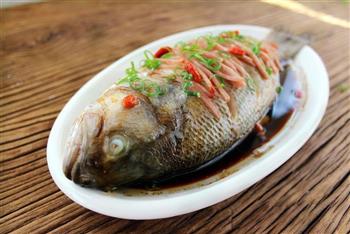 年夜饭-清蒸鲈鱼怎么做，年夜饭-清蒸鲈鱼怎么做好吃，年夜饭-清蒸鲈鱼做法