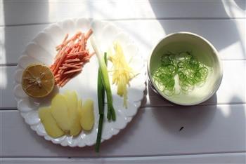 年夜饭-清蒸鲈鱼怎么做，年夜饭-清蒸鲈鱼怎么做好吃，年夜饭-清蒸鲈鱼做法