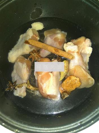 香菇鸡腿汤怎么做，香菇鸡腿汤怎么做好吃，香菇鸡腿汤做法