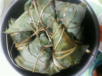咸蛋肉粽怎么做，咸蛋肉粽怎么做好吃，咸蛋肉粽做法