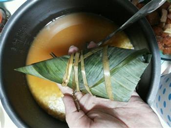咸蛋肉粽怎么做，咸蛋肉粽怎么做好吃，咸蛋肉粽做法