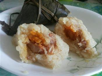 咸蛋肉粽怎么做，咸蛋肉粽怎么做好吃，咸蛋肉粽做法