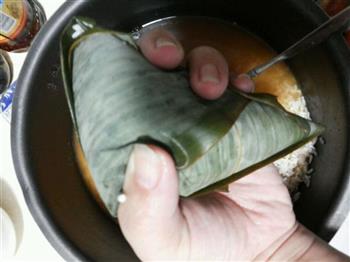 咸蛋肉粽怎么做，咸蛋肉粽怎么做好吃，咸蛋肉粽做法