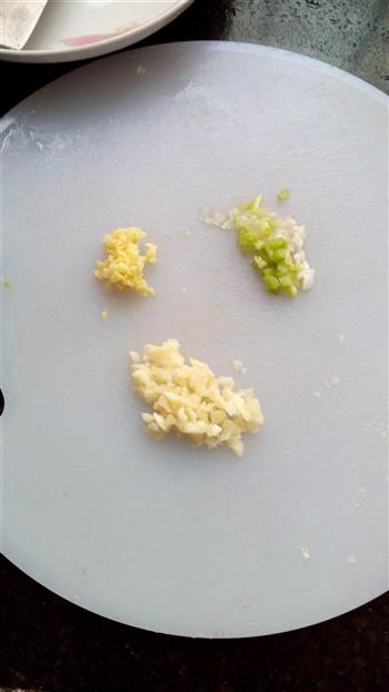 蒜香鸭掌怎么做，蒜香鸭掌怎么做好吃，蒜香鸭掌做法