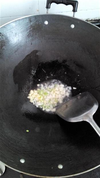 蒜香鸭掌怎么做，蒜香鸭掌怎么做好吃，蒜香鸭掌做法