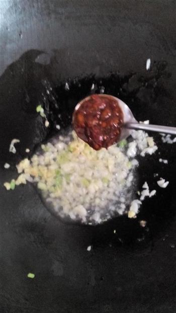 蒜香鸭掌怎么做，蒜香鸭掌怎么做好吃，蒜香鸭掌做法