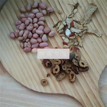 当归花生红枣炖乌鸡怎么做，当归花生红枣炖乌鸡怎么做好吃，当归花生红枣炖乌鸡做法