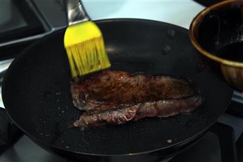 香煎黑椒牛扒怎么做，香煎黑椒牛扒怎么做好吃，香煎黑椒牛扒做法