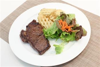 香煎黑椒牛扒怎么做，香煎黑椒牛扒怎么做好吃，香煎黑椒牛扒做法
