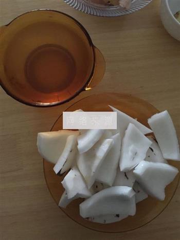 椰子板栗煲鸡怎么做，椰子板栗煲鸡怎么做好吃，椰子板栗煲鸡做法