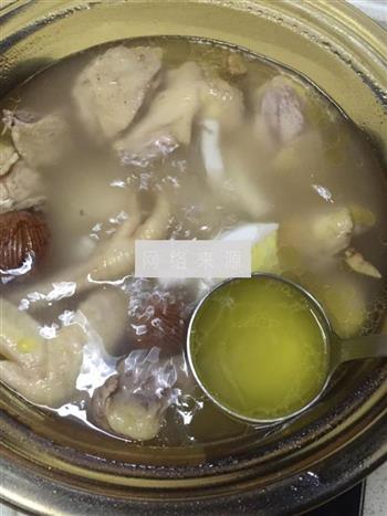 椰子板栗煲鸡怎么做，椰子板栗煲鸡怎么做好吃，椰子板栗煲鸡做法