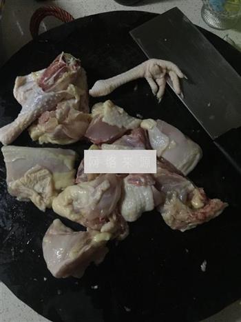椰子板栗煲鸡怎么做，椰子板栗煲鸡怎么做好吃，椰子板栗煲鸡做法