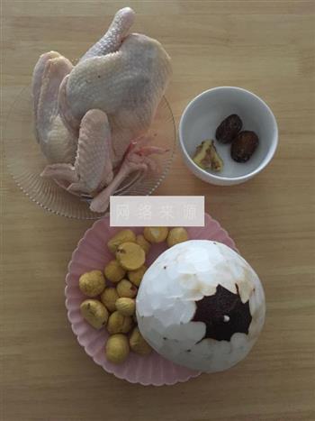 椰子板栗煲鸡怎么做，椰子板栗煲鸡怎么做好吃，椰子板栗煲鸡做法