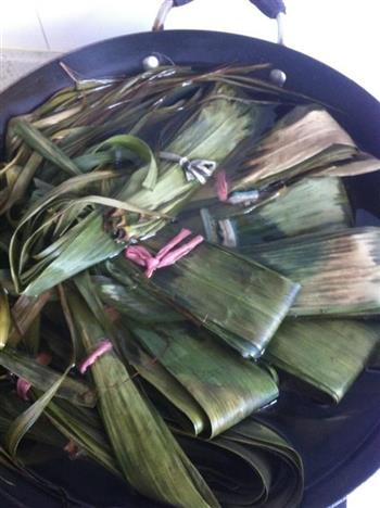 家庭自制糯米红豆粽子怎么做，家庭自制糯米红豆粽子怎么做好吃，家庭自制糯米红豆粽子做法