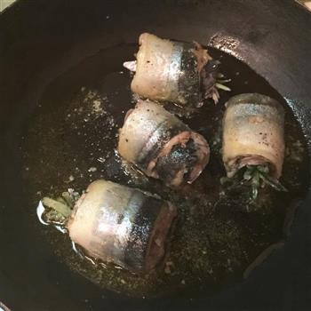 迷迭香秋刀鱼卷怎么做，迷迭香秋刀鱼卷怎么做好吃，迷迭香秋刀鱼卷做法