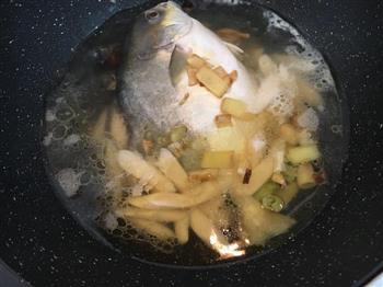 土法白烧鲳鱼怎么做，土法白烧鲳鱼怎么做好吃，土法白烧鲳鱼做法