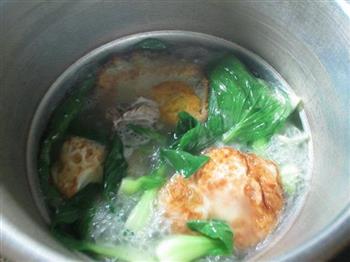 青菜荷叶蛋排骨汤怎么做，青菜荷叶蛋排骨汤怎么做好吃，青菜荷叶蛋排骨汤做法