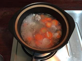 百合排骨胡萝卜汤怎么做，百合排骨胡萝卜汤怎么做好吃，百合排骨胡萝卜汤做法
